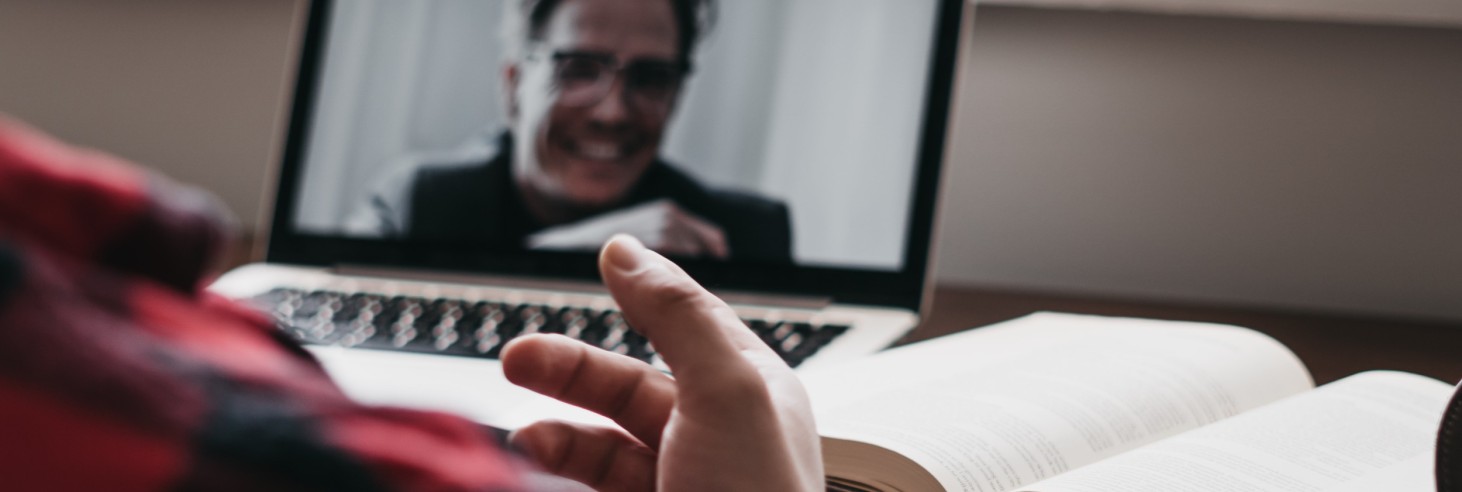 Das Bild zeigt die Situation eines Online-Coachings.